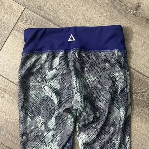 Prismsport x urban Outfitters purple  snakeskin leggings small - Picture 5 of 5